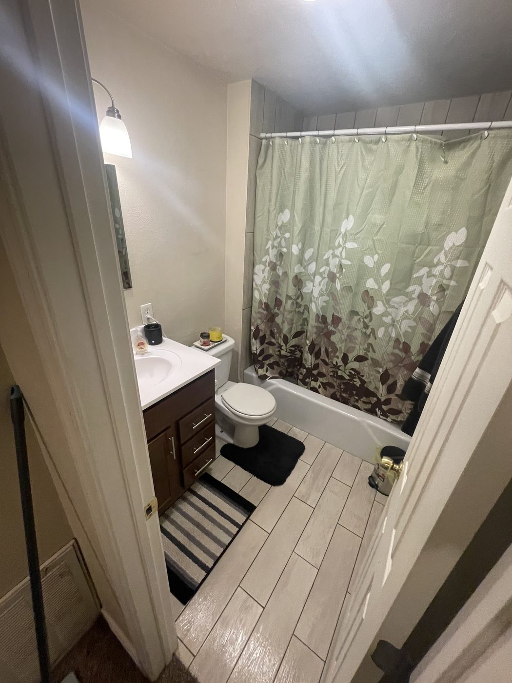 Master bathroom after Blanc Co premium cleaning Oklahoma City