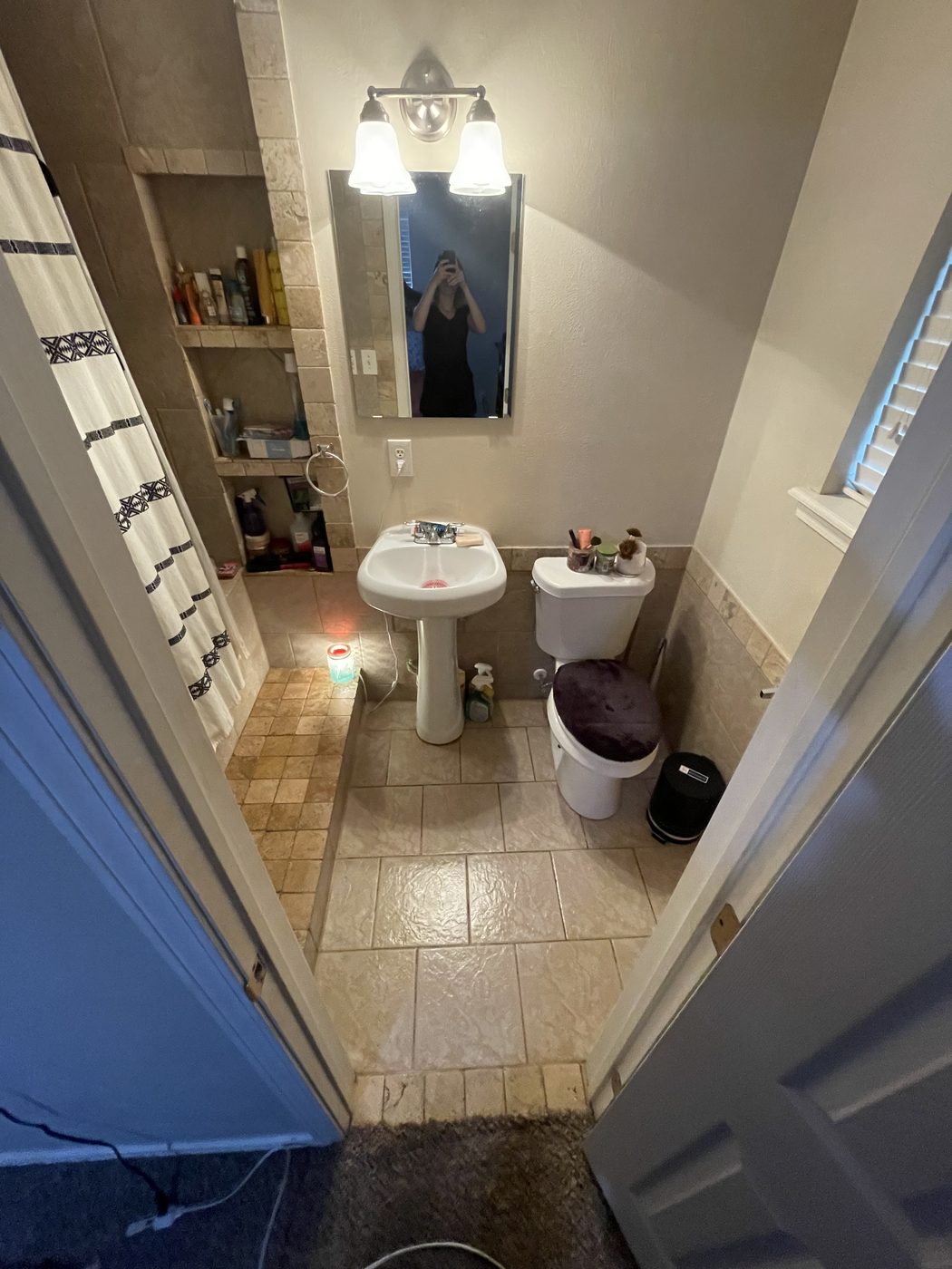 Guest bathroom deep cleaned by Blanc Co Oklahoma City service