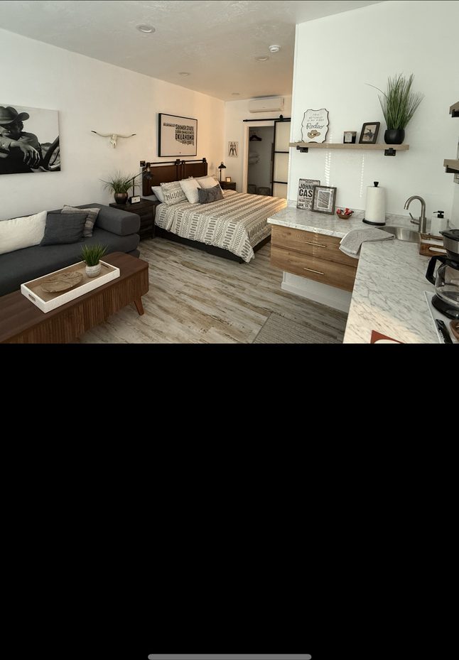 Spotless master bedroom maintained by Blanc Co recurring cleaning Edmond OK