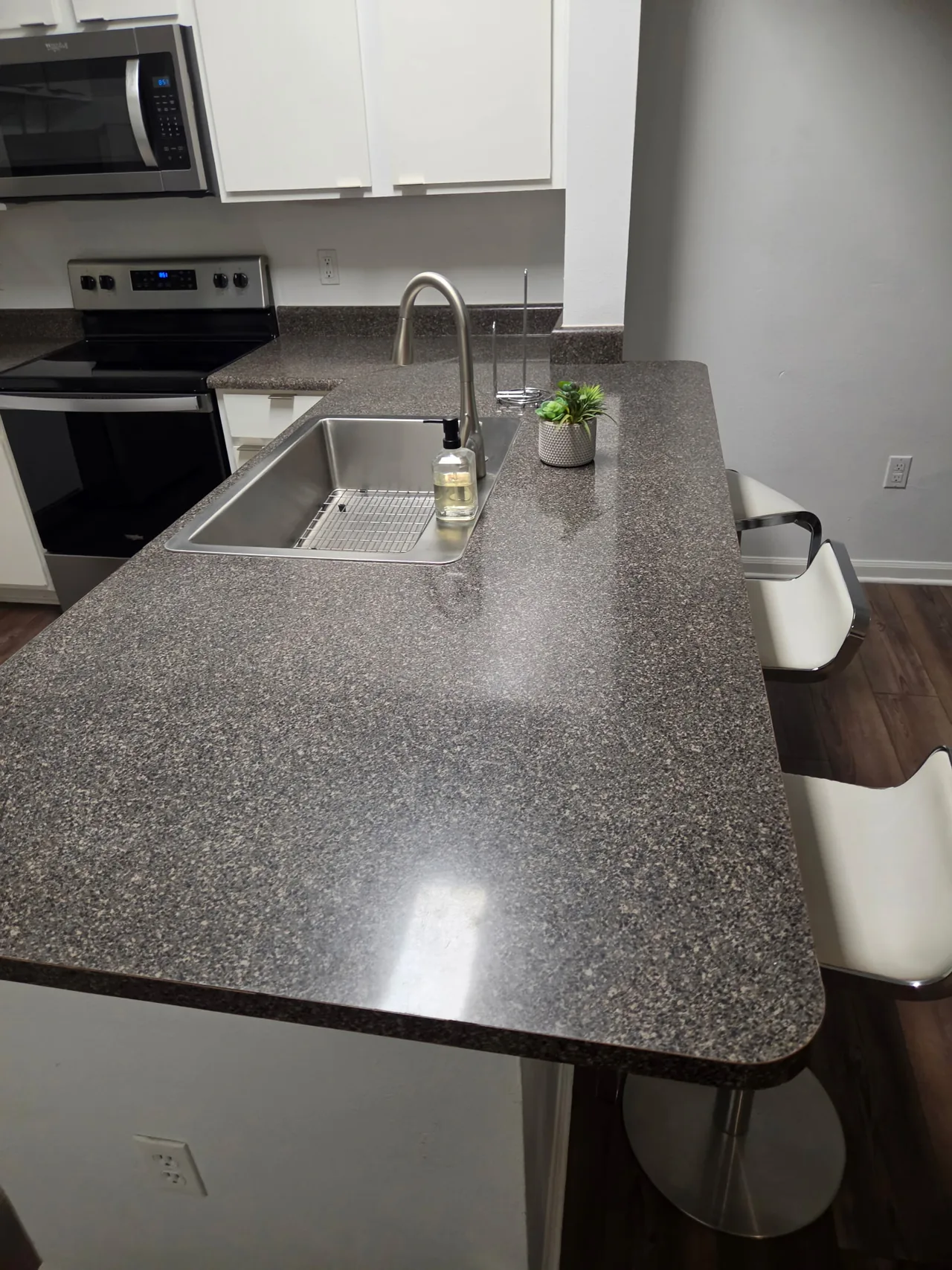Stainless kitchen sink and clear peninsula counter